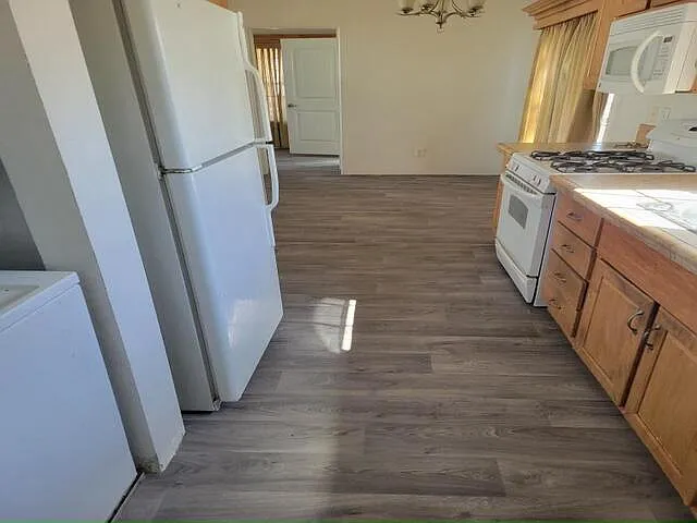 2 bed, 2.0 bath, 748 sqft, $1,087 — Photo 4