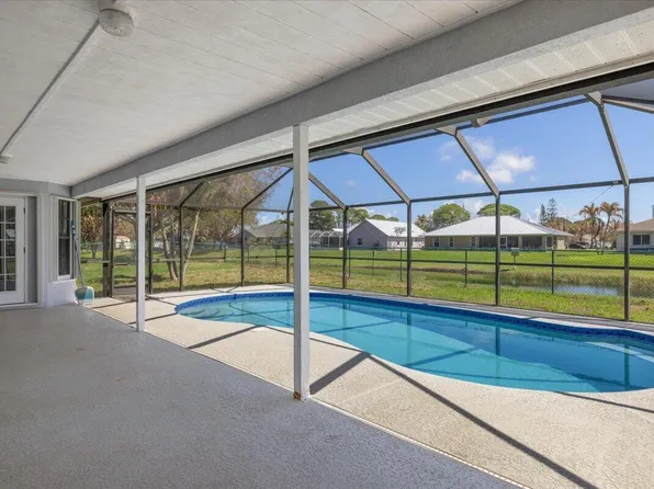 1902 SE Gaskins Circle, Port St Lucie, FL 34952