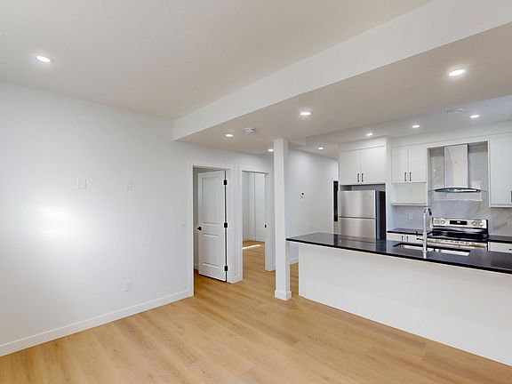2nd image of 104 Lakewood Cir