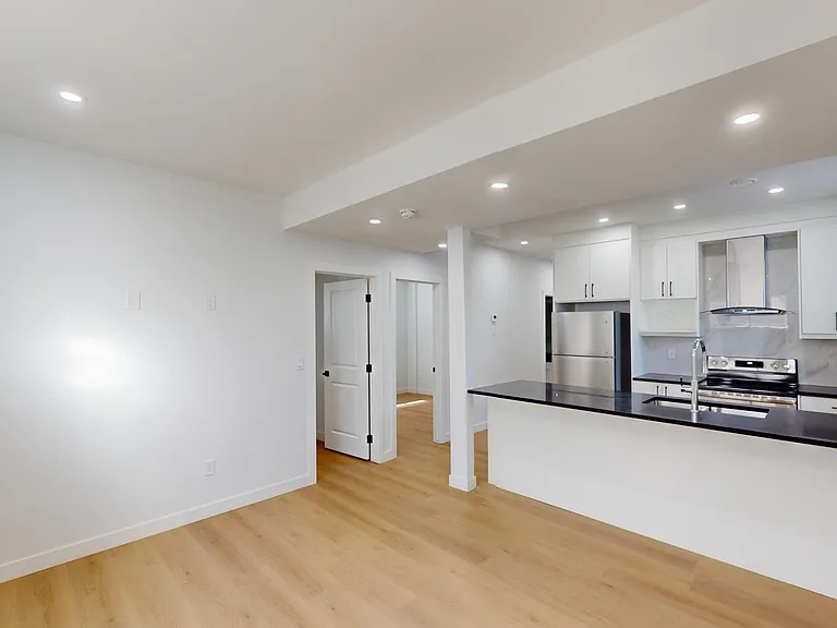 104 Lakewood Cir — Photo 2
