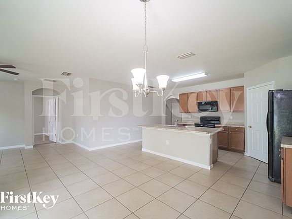 5th image of 620 SE 1st Pl