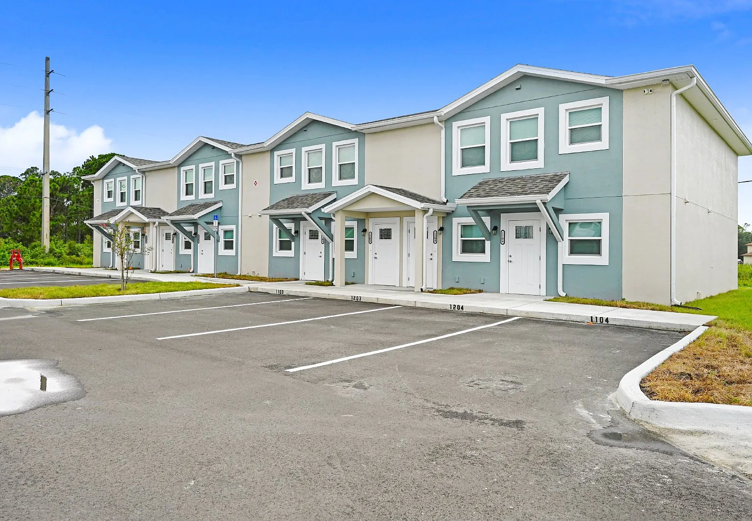 2 bed, 1.0 bath, 950 sqft, $1,300 — Photo 1