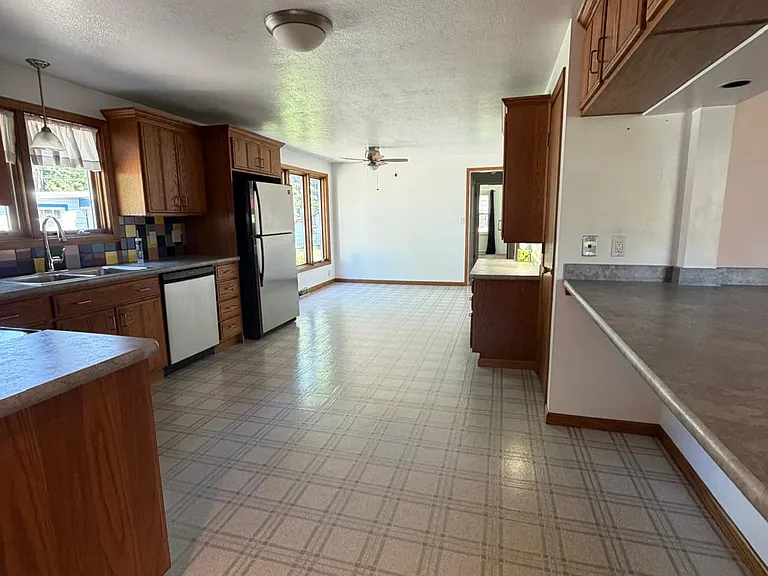 7101 Reynolds Rd — Photo 10