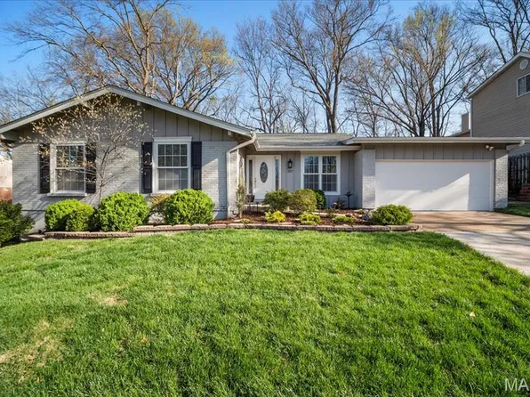 207 Morewood Dr, Ballwin, MO 63011