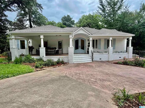 2557 Mountain Woods Dr, Vestavia, AL 35216