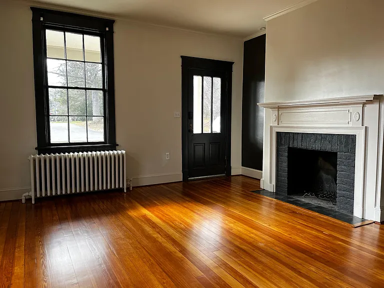 107 Walnut St — Photo 2