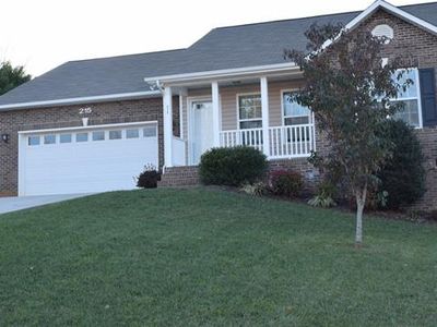 215 Pine Meadows Cir, Hickory, NC, 28601