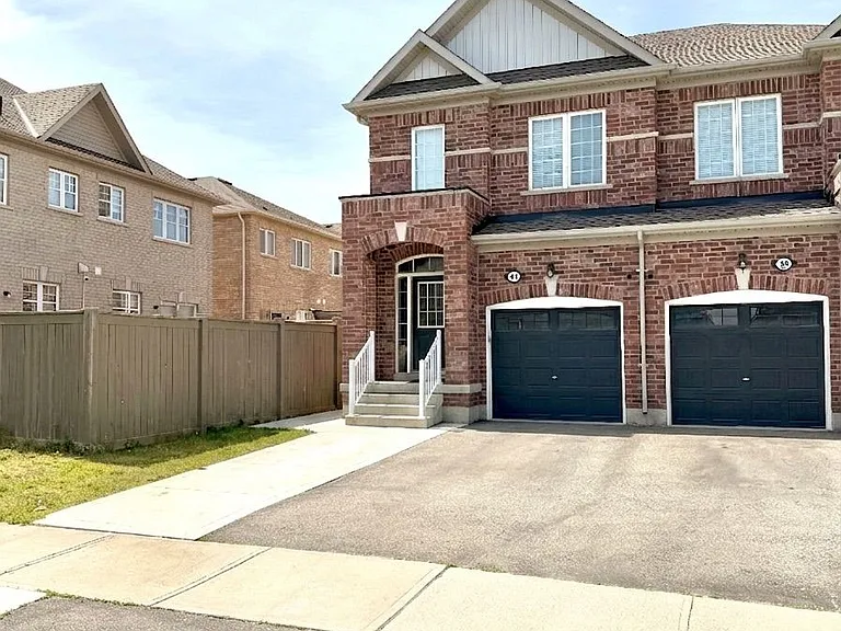 41 Crumlin Cres — Photo 2