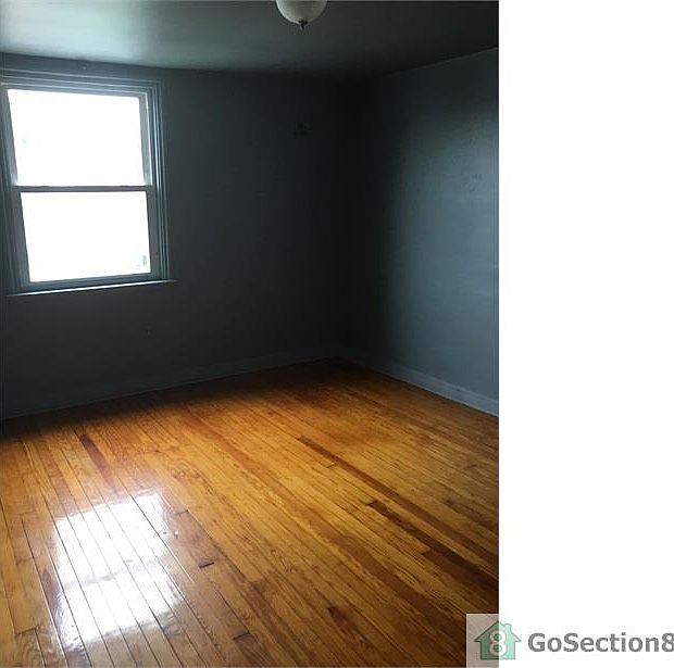 2nd image of 4816 Alcott St