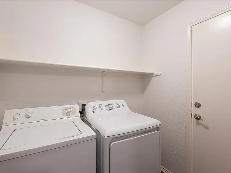 2571A Georgian Dr — Photo 11