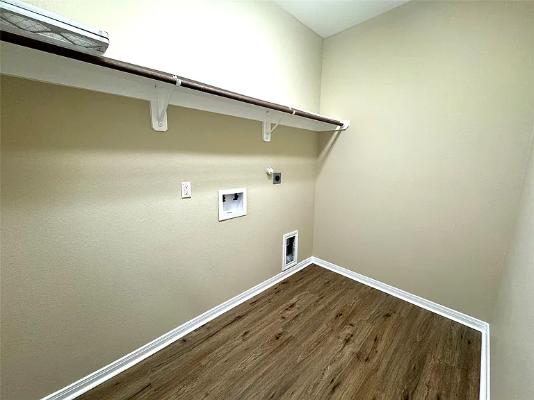 465 Lexington — Photo 15