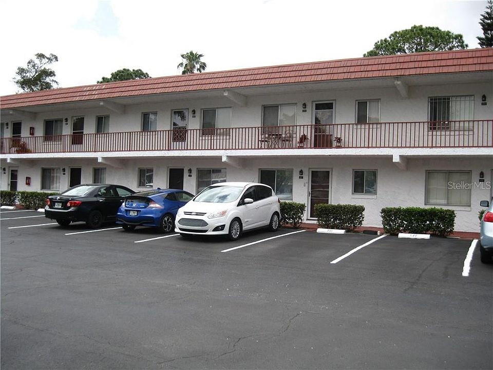 1st image of 400 El Camino Dr APT 221