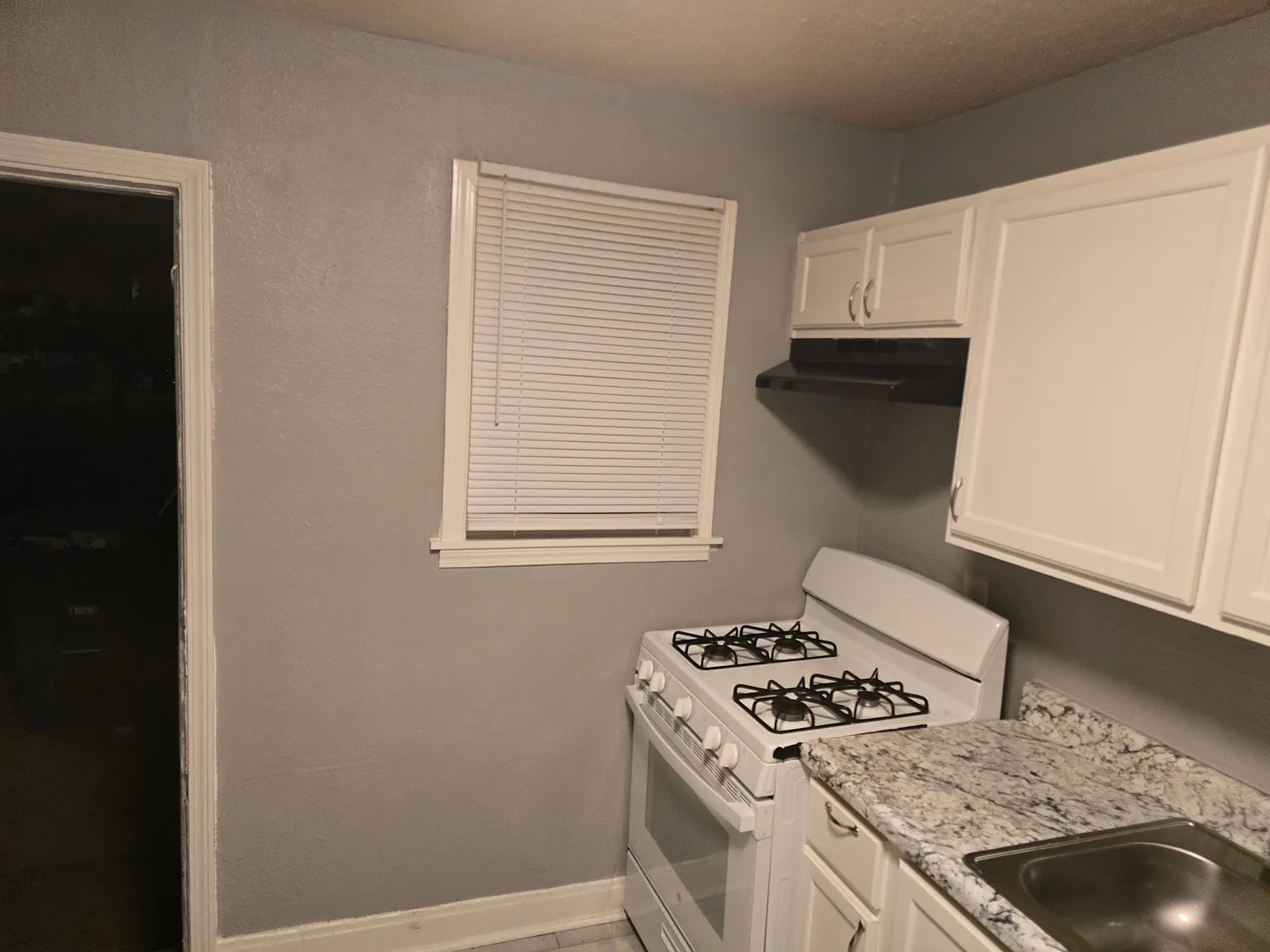 1 bed, 1.0 bath, 550 sqft, $750 — Photo 2