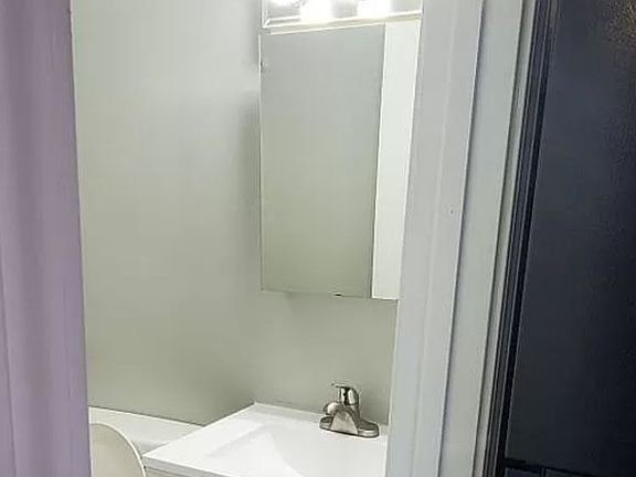 5th image of 551 Clinic Ct #0B-1Ba-360Sqft