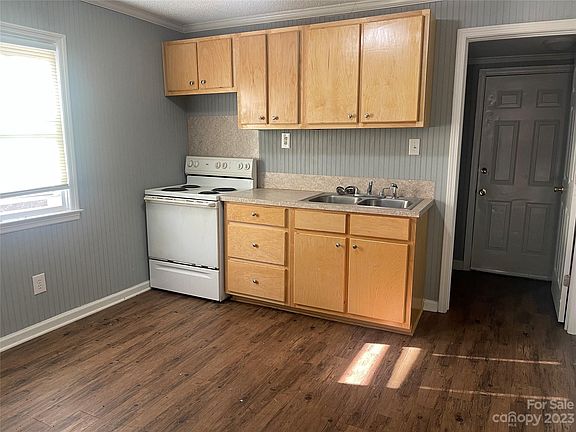 4th image of 1806 W 3rd Ave