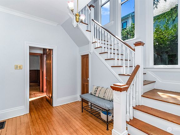 3rd image of 6706 22nd Avenue NW
