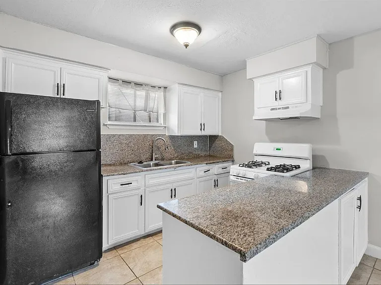 2819 Berry St #1 — Photo 2