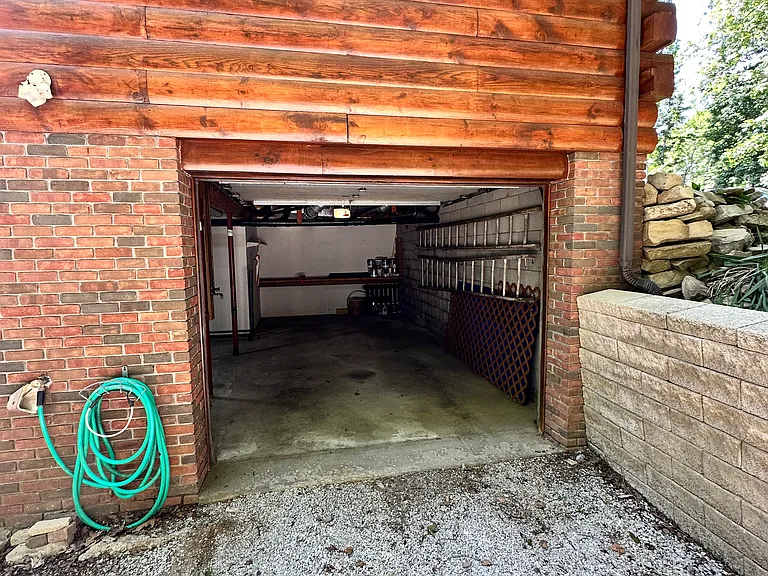 8900 Ravenna Rd — Photo 15