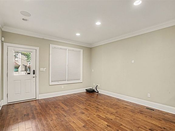 4th image of 5516 Claybourne St