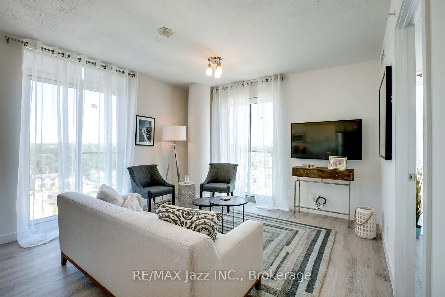 2 bed, $2,500 — Photo 4