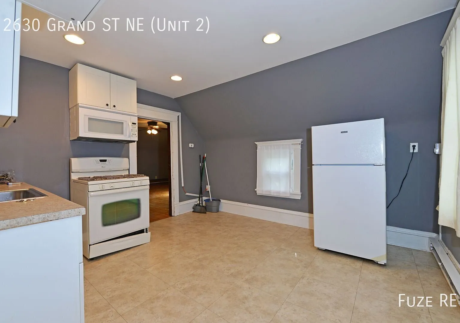 2-Bed 1-Bath Unit Available Now in NE Minneapolis! — Photo 2