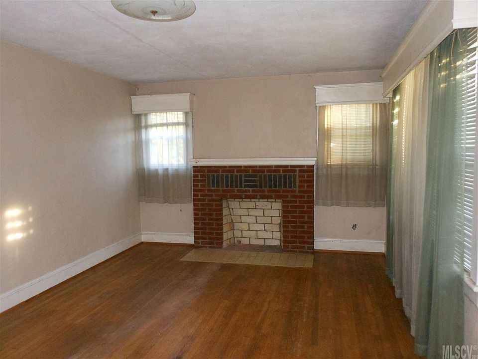 2nd image of 1066 19th St NE