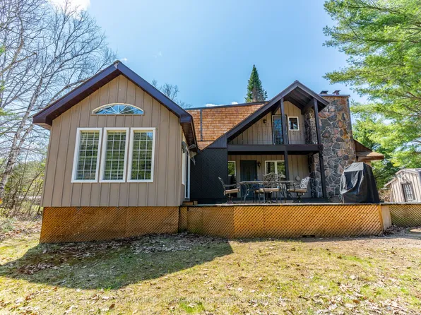 1065 Cloverleaf Rd, Algonquin Highlands, ON K0M 1J2