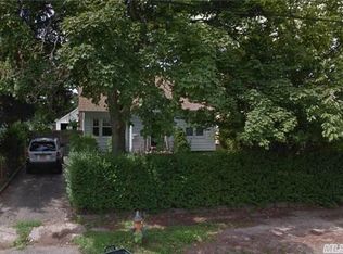 425 Sweezy Ave, Riverhead, NY 11901