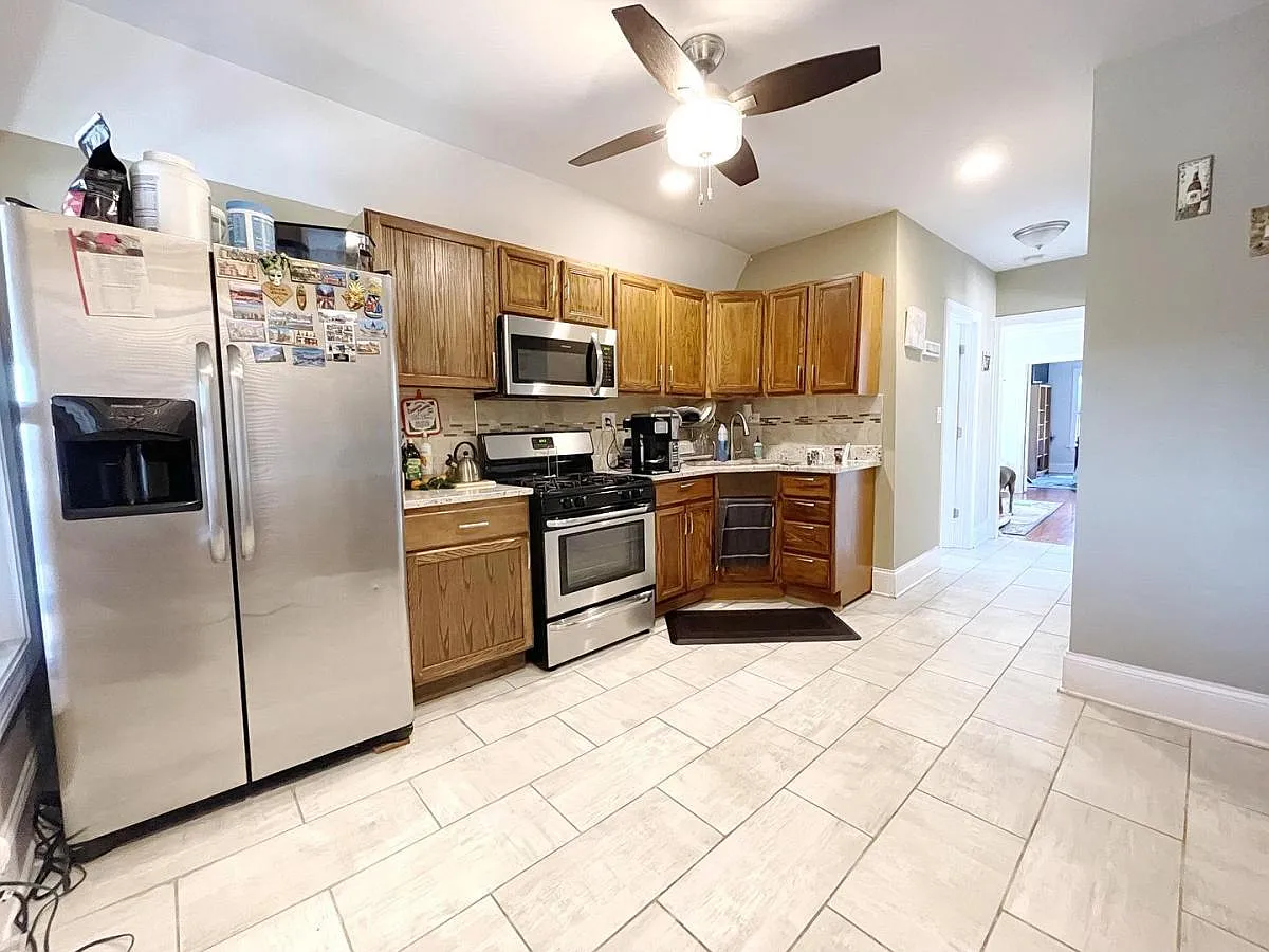 2 bed, 1.0 bath, 1000 sqft, $1,600 — Photo 4