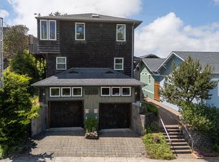 225 NW Brook St Unit A, Newport, OR 97365