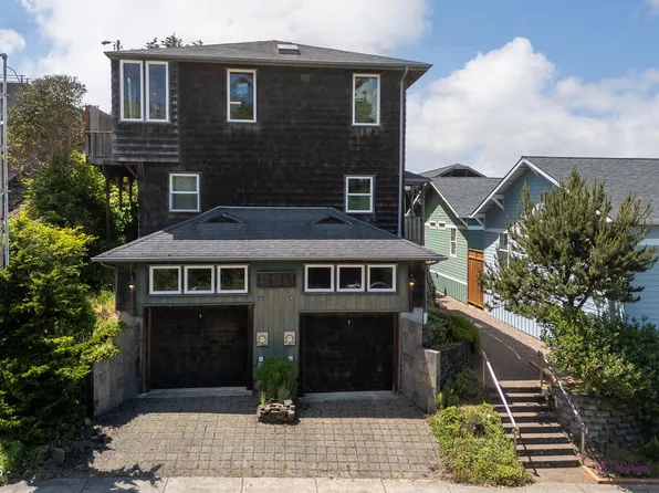 225 NW Brook St Unit A, Newport, OR 97365