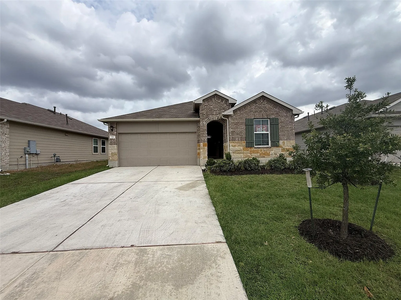 4 bed, 2.0 bath, 1680 sqft, $2,000 — Photo 1