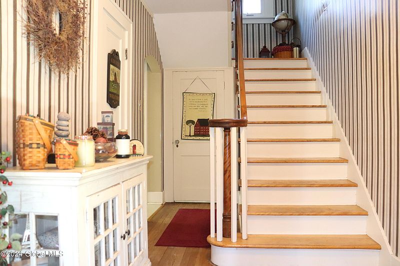 2nd image of 1388 Keyes Avenue