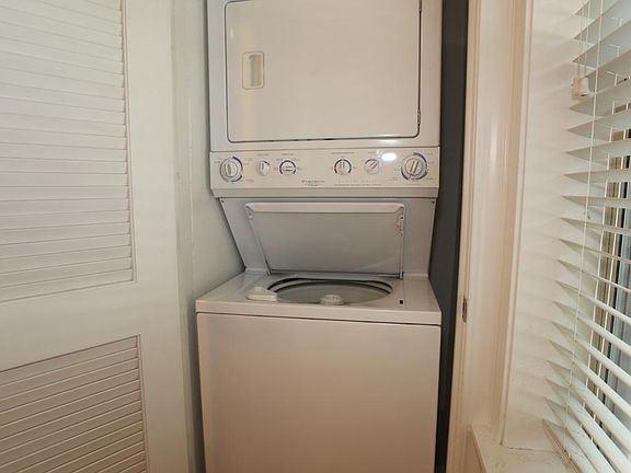 3rd image of 1212 W Waveland Ave #2J