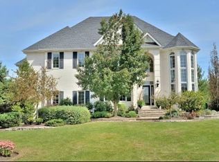 2000 Black Swan Ct, Darien, IL