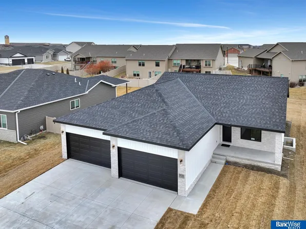 8729 S 80th St, Lincoln, NE 68516