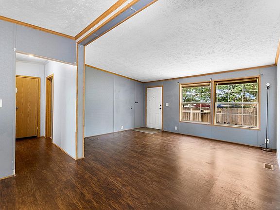 2nd image of 1638 Linden Ave