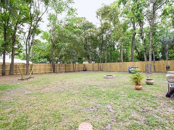 3rd image of 2220 Corrine Dr