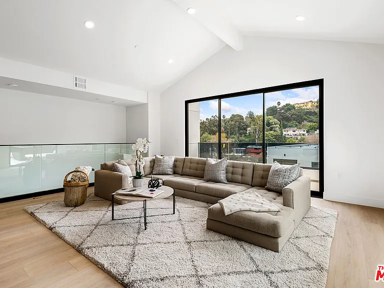 3659 1/2 Regal Pl — Photo 12
