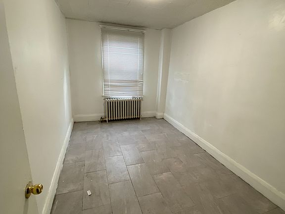 5th image of 46 Rockcliffe Blvd