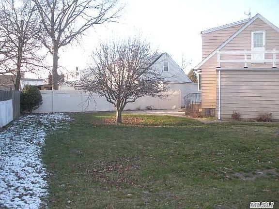 4th image of 7 Burton Ln