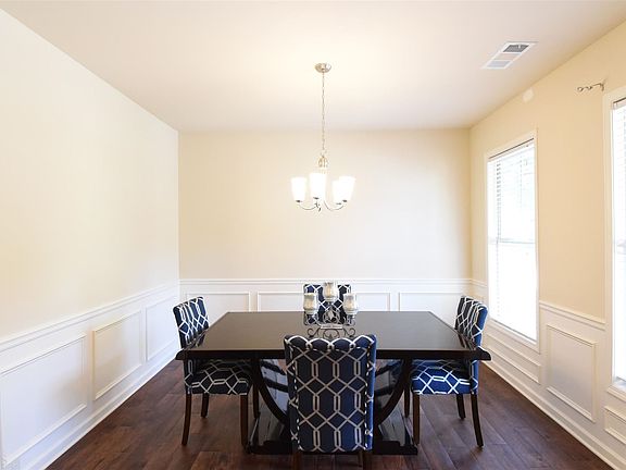 4th image of 305 Silverwood Dr