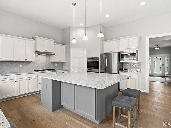 3rd image of 731 Bretton Trails Dr