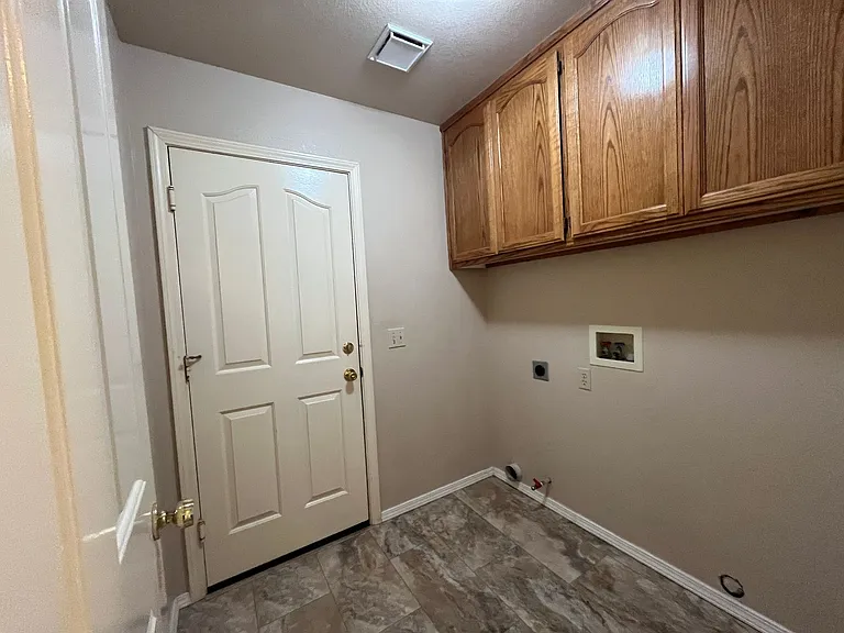 1905 Kinvarra Way — Photo 29
