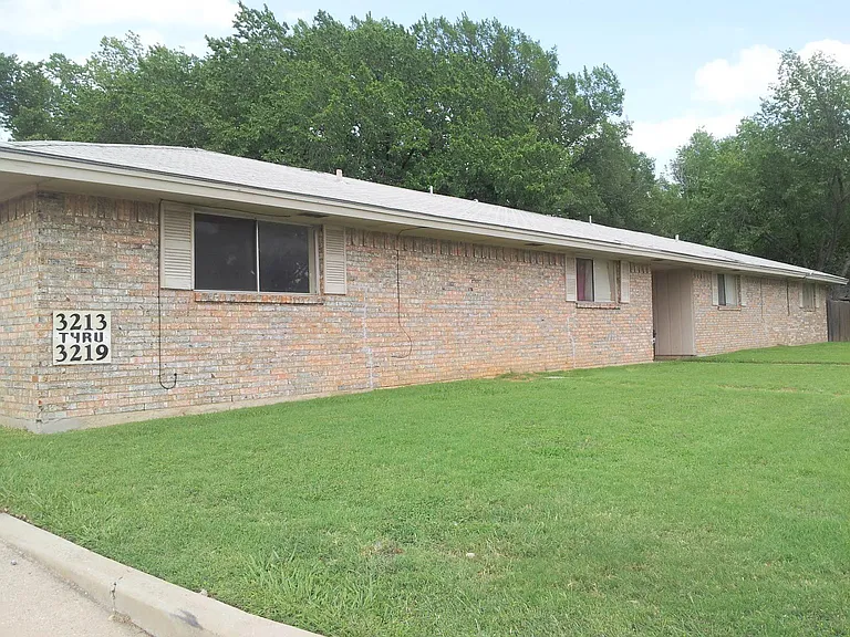 3215 W Shady Grove Rd — Photo 9