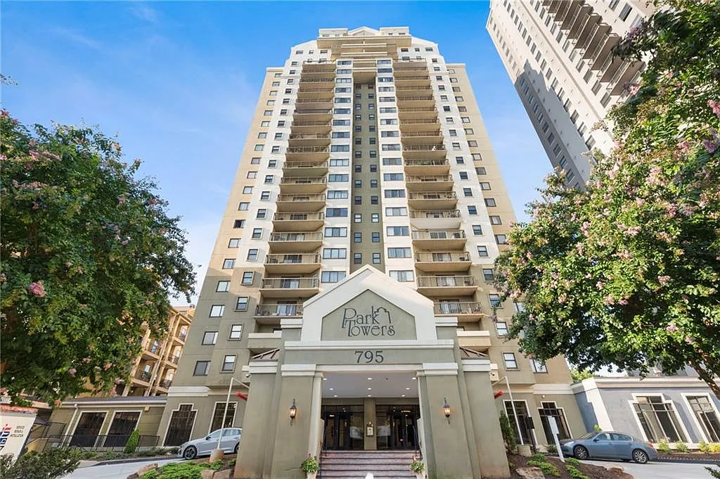 1 bed, 1.0 bath, 703 sqft, $1,100 — Photo 1