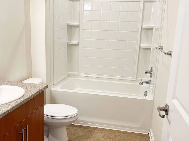 Belmont at Tryon Apartments — Photo 181