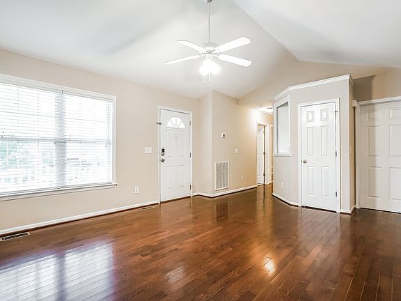 5th image of 621 Groveton Trl