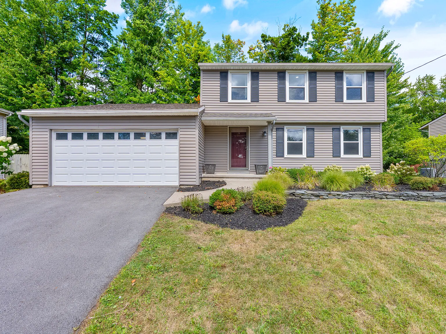 3 bed, 1.5 bath, 1584 sqft, $2,800 — Photo 1