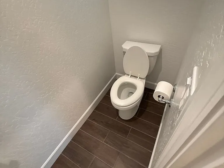 404 Manuel Ct — Photo 13